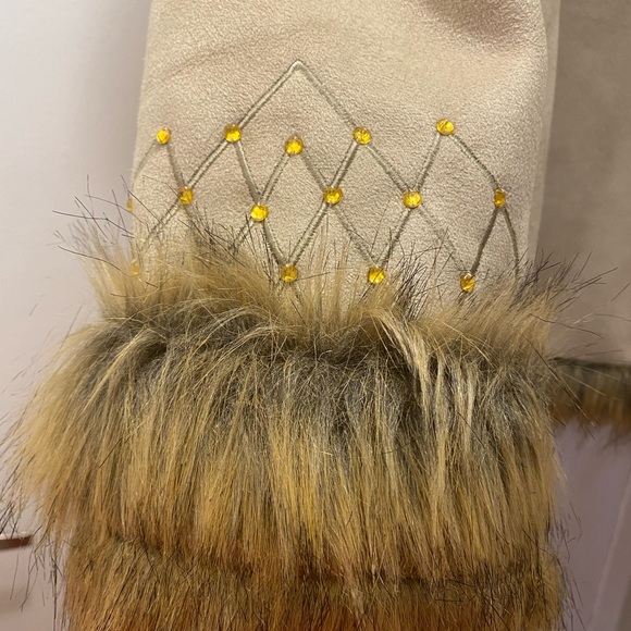 Beautiful Coat with Faux Fur Trim and Dream Catcher emblem on the back. - Picture 3 of 6